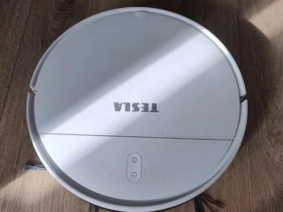 tesla-vysavac-robostar-iq100