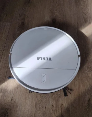 tesla-vysavac-robostar-iq100-big-0
