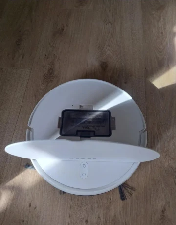 tesla-vysavac-robostar-iq100-big-1