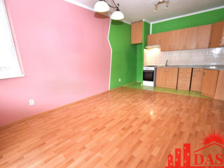 na-predaj-2-izbovy-byt-s-kuchynskym-kutom-41-m2-trenciansk