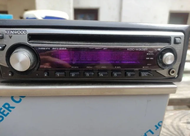 predam-autoradio-kenwood-big-0
