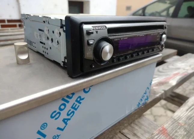 predam-autoradio-kenwood-big-1