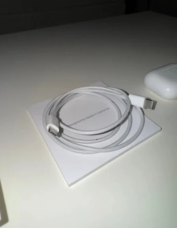 predam-airpods-pro-1gen-s-bezdrotovym-nabijanim-big-3