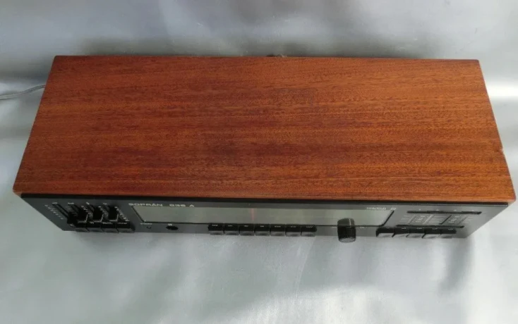 tesla-sopran-635a-retro-stereofonne-radio-big-1