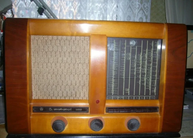 tesla-radio-largostereo-male-mikrofonymosadzna-soska-big-0