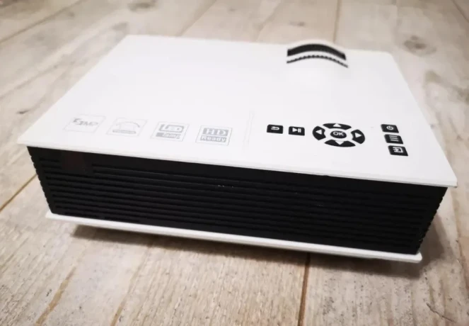 mini-led-projector-uc4-big-2