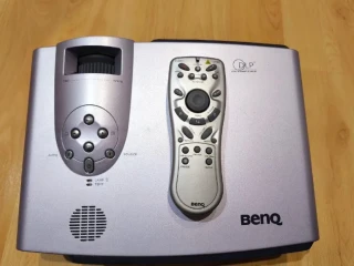 projektor-benq-pb8230