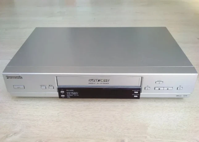 6-hlavovy-videorekorder-panasonic-nv-hv61ep-hi-fi-stereo-big-0