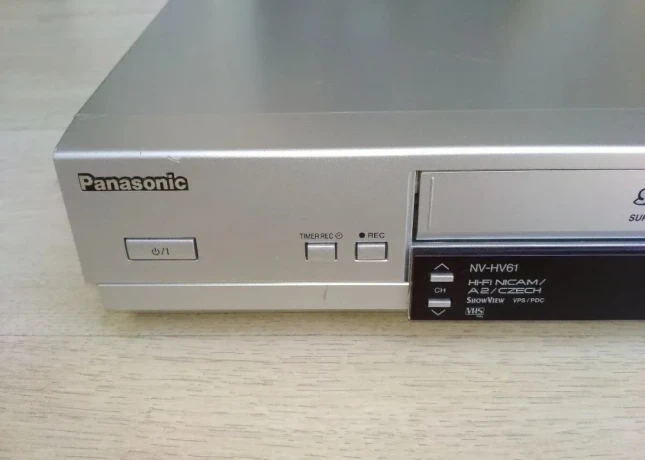 6-hlavovy-videorekorder-panasonic-nv-hv61ep-hi-fi-stereo-big-1