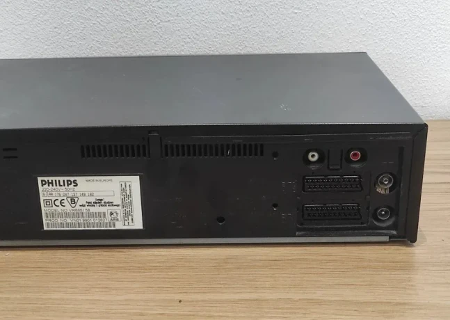 philips-vr68558-6-hlavovy-hifi-stereo-vhs-videorekorder-big-1