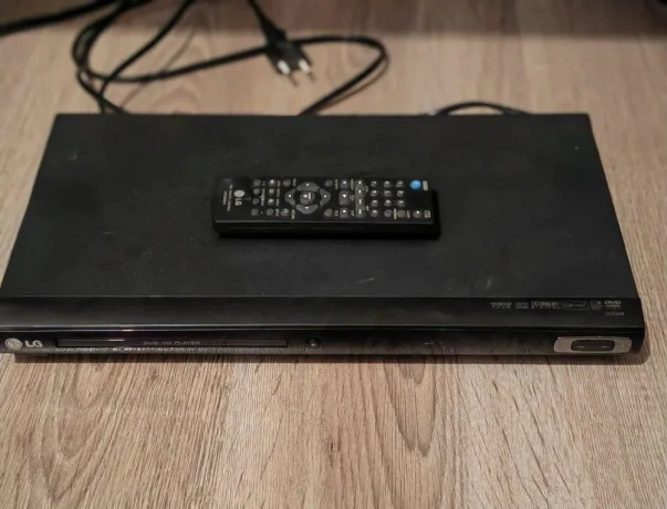 dvdcd-prehravac-lg-dvx340-big-0