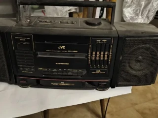 darujem-stare-radio-jvc