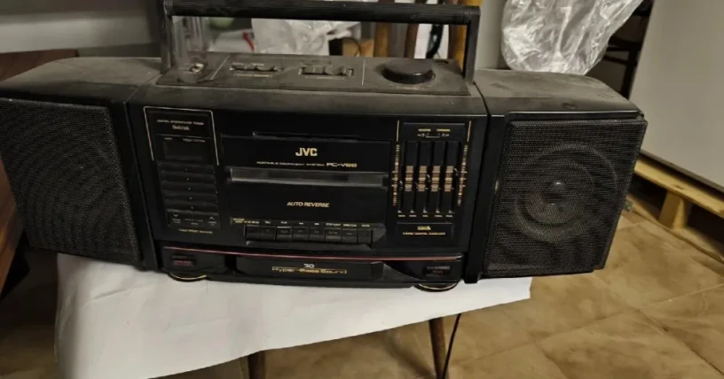 darujem-stare-radio-jvc-big-0