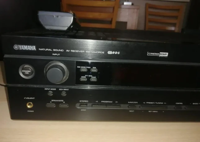receiver-yamaha-rx-v440-big-3