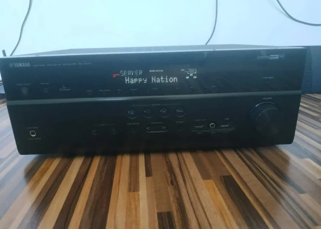 72-av-receiver-yamaha-rx-v-673-big-2