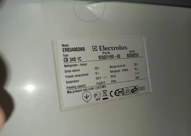 predam-chladnicku-s-mraznickou-electrolux-erb34003w8-big-3