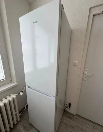 gorenje-chladnicka-s-mraznickou-nrk418ecw4-15-roka-big-0