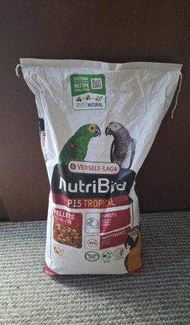 granule-pre-velke-papagaje-versele-laga-nutribird-p15-tropic-big-0