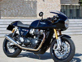 triumph-thruxton-rs-1200-jet-black