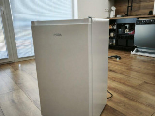 predam-malu-chladnicku-s-mrazakom-mora-cb-984-w-v-zaruke