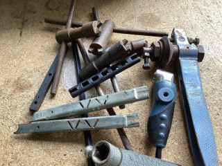 kluce-na-frezov-trny-rucna-bruska