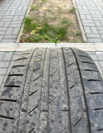 kumho-ecsta-24535-r20-big-1