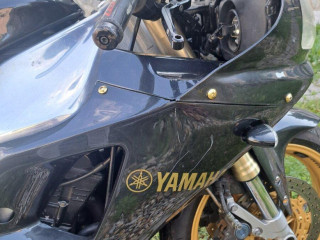 predam-yamahu-yzf-r1