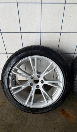 zimna-sada-kolies-tesla-model-y-r19-big-4