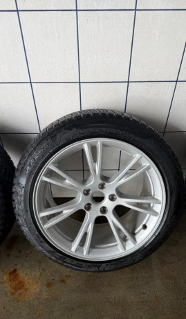zimna-sada-kolies-tesla-model-y-r19-big-1