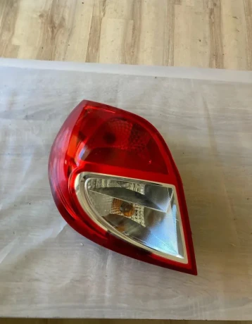 predam-zadne-svetlo-na-renault-clio-big-0