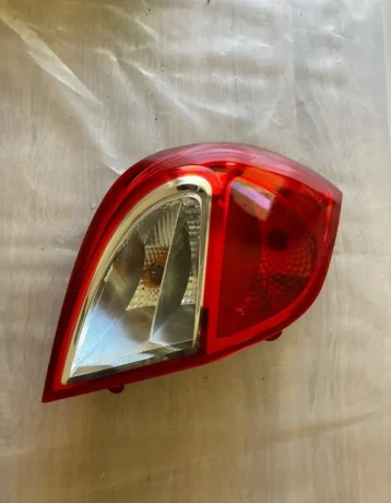 predam-zadne-svetlo-na-renault-clio-big-1