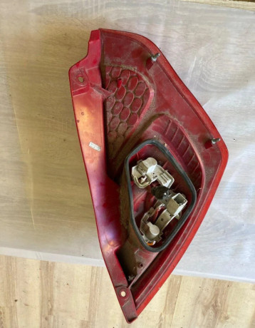predam-zadne-lave-svetlo-na-ford-fiesta-mk7-big-3