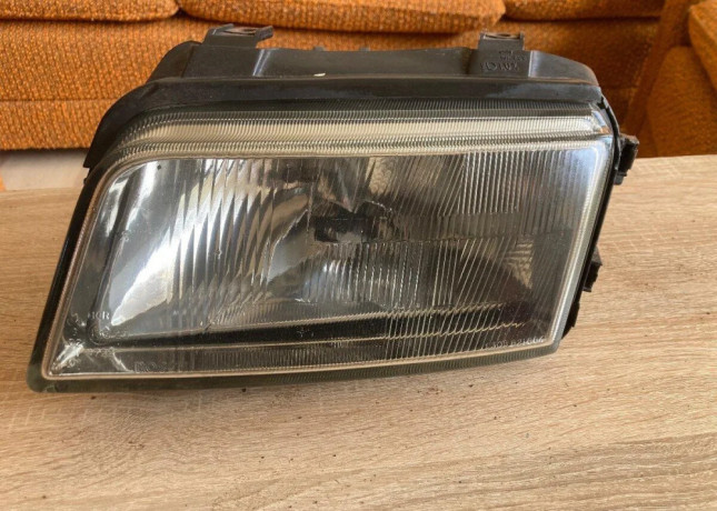 predam-lave-predne-svetlo-na-audi-a4-big-0