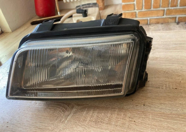 predam-lave-predne-svetlo-na-audi-a4-big-1