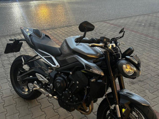 42024-triumph-street-triple-765r