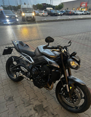 42024-triumph-street-triple-765r-big-0