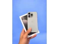 iphone-16-pro-v-krasnej-farbe-small-0