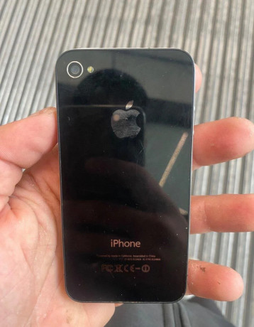 apple-iphone-4-model-a1332-big-2