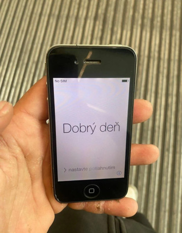 apple-iphone-4-model-a1332-big-0