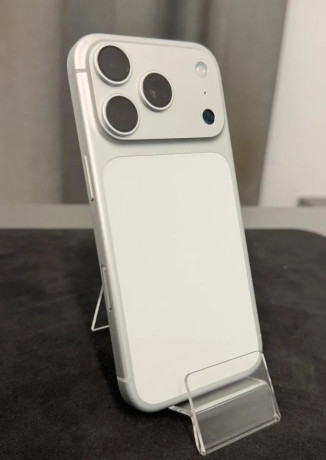 apple-iphone-17-pro-512gb-silver-big-1