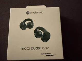 motorola-moto-buds-loop-sound-by-bose