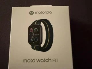 motorola-moto-watch-fit-nove