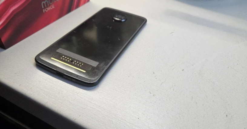 motorola-z2-force-big-1
