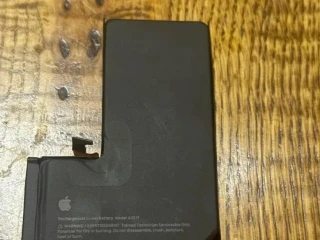 iphone-15-pro-original-bateria-83