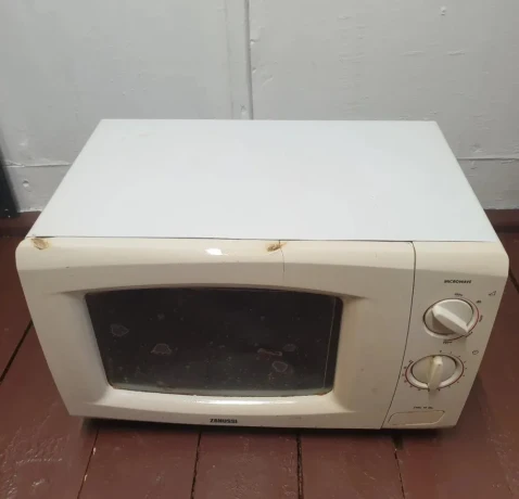 mikrovlnka-zanussi-big-0