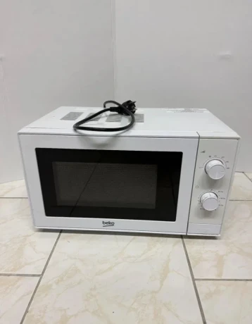 predam-pouzivanu-mikrovlnku-znacky-beko-big-0
