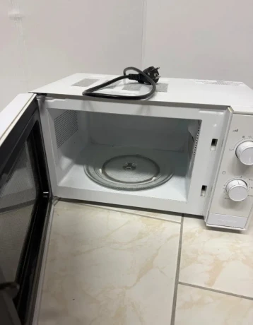 predam-pouzivanu-mikrovlnku-znacky-beko-big-1