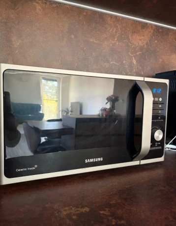 mikrovlnka-samsung-big-0