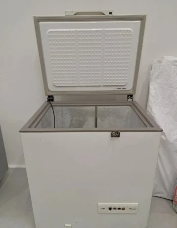 mraznicka-whirlpool-215l-funkcna-big-0