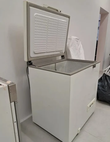 mraznicka-whirlpool-215l-funkcna-big-1